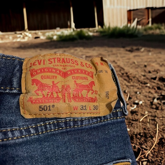 Levi’s 501 medium/dark denim jeans. Unisex waist 31 Length 30 Awesome condition - Picture 3 of 12